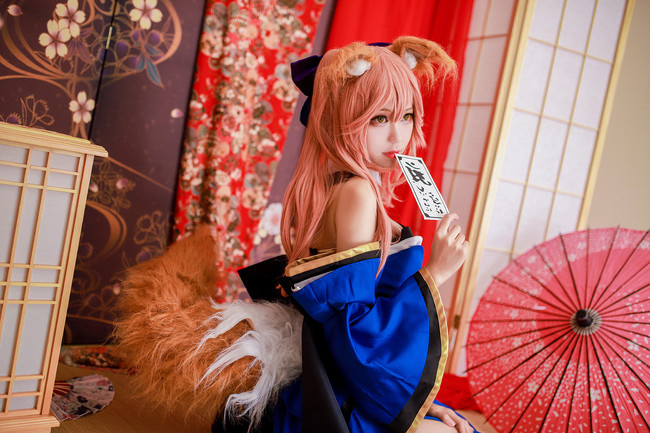 吴磊白西装出席发布会 任公益代言人为青春助力‘JIANGNA